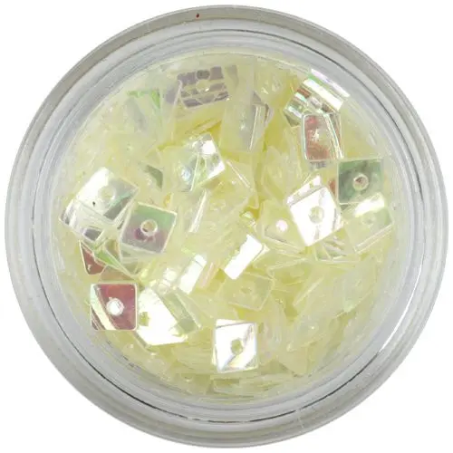 Átlátszó négyzet - nail art lyukas dísz