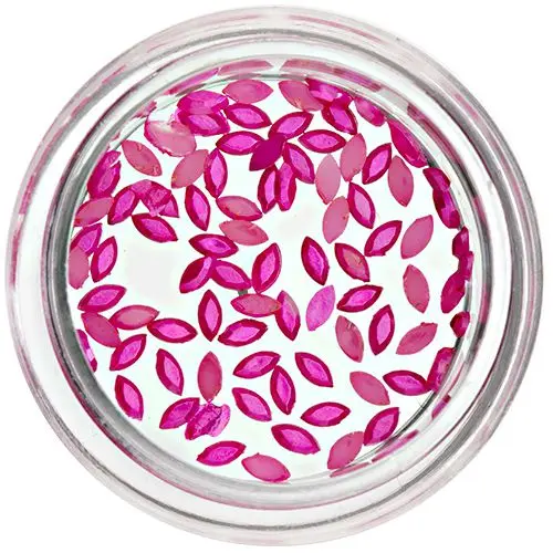 Gyöngyházas oválisok körmökre – ciklámen színű