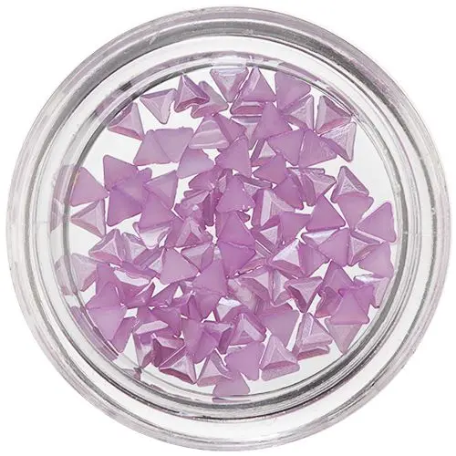 Körömdíszítésre szolgáló lila háromszögek, gyöngyház